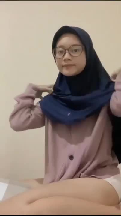 Ukhti_Kacamata_muka_Polos.mp4